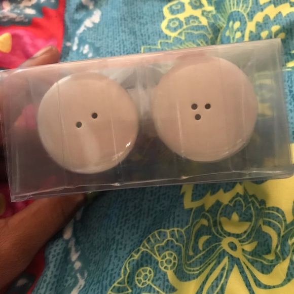 Coca Cola Salt and Pepper Shakers - Picture 3 of 5